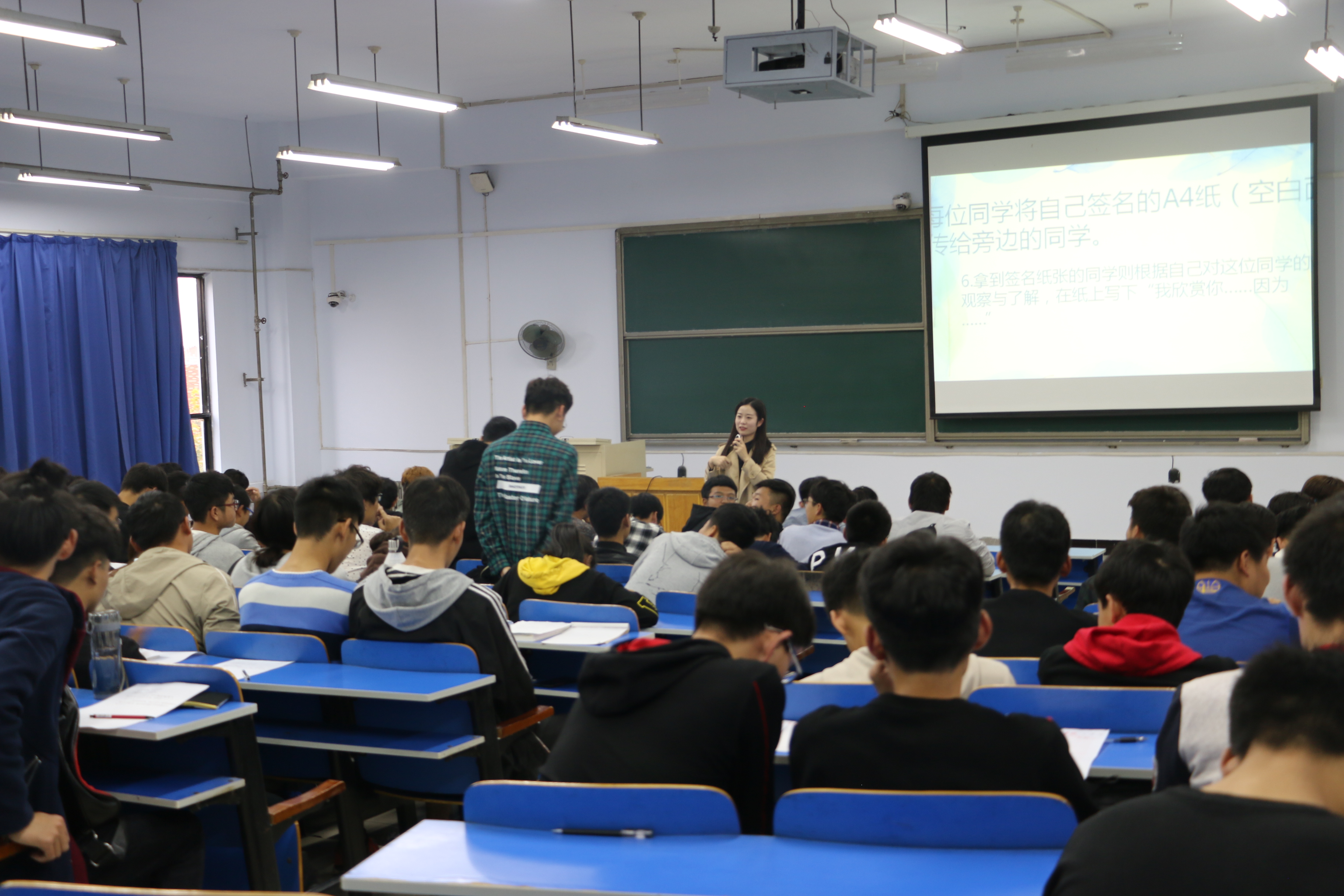 学院首页 >> 正文   10月25日,机电学院在三合四教室开展大学生心理