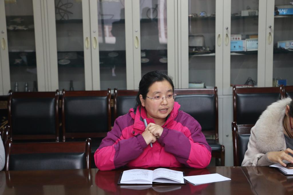 物理教研室党支部书记崔小敏发言